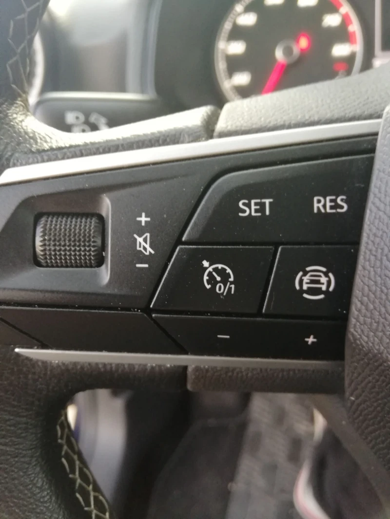 Seat Ibiza НЕРАЗЛИЧИМА ОТ НОВА Keyles, снимка 10 - Автомобили и джипове - 51492014