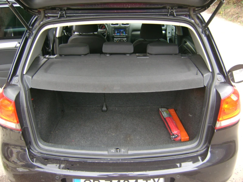 VW Golf 1.6 TDI, снимка 11 - Автомобили и джипове - 52170828