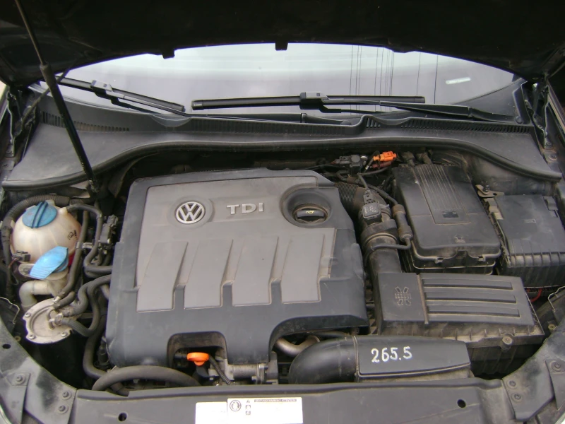 VW Golf 1.6 TDI, снимка 16 - Автомобили и джипове - 52170828