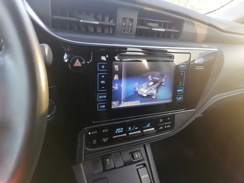 Toyota Auris, снимка 9 - Автомобили и джипове - 52956408