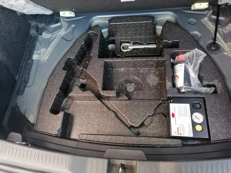 Toyota Auris, снимка 14 - Автомобили и джипове - 52956408