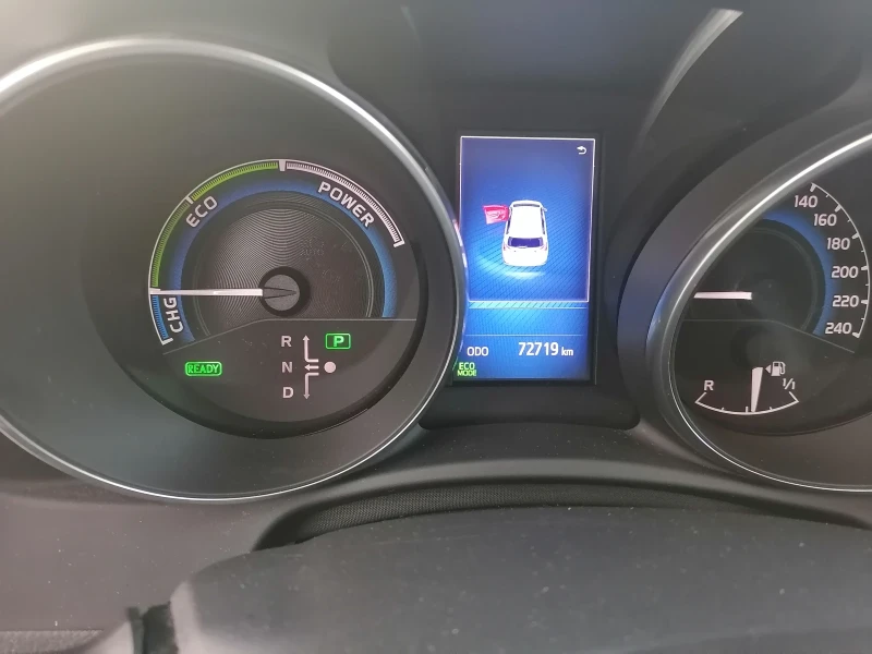 Toyota Auris, снимка 12 - Автомобили и джипове - 52956408