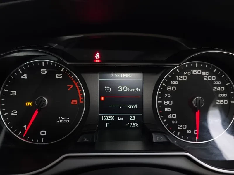 Audi A4 2.0 TFSI Quattro - САМО 30% АВАНС, снимка 8 - Автомобили и джипове - 56253854
