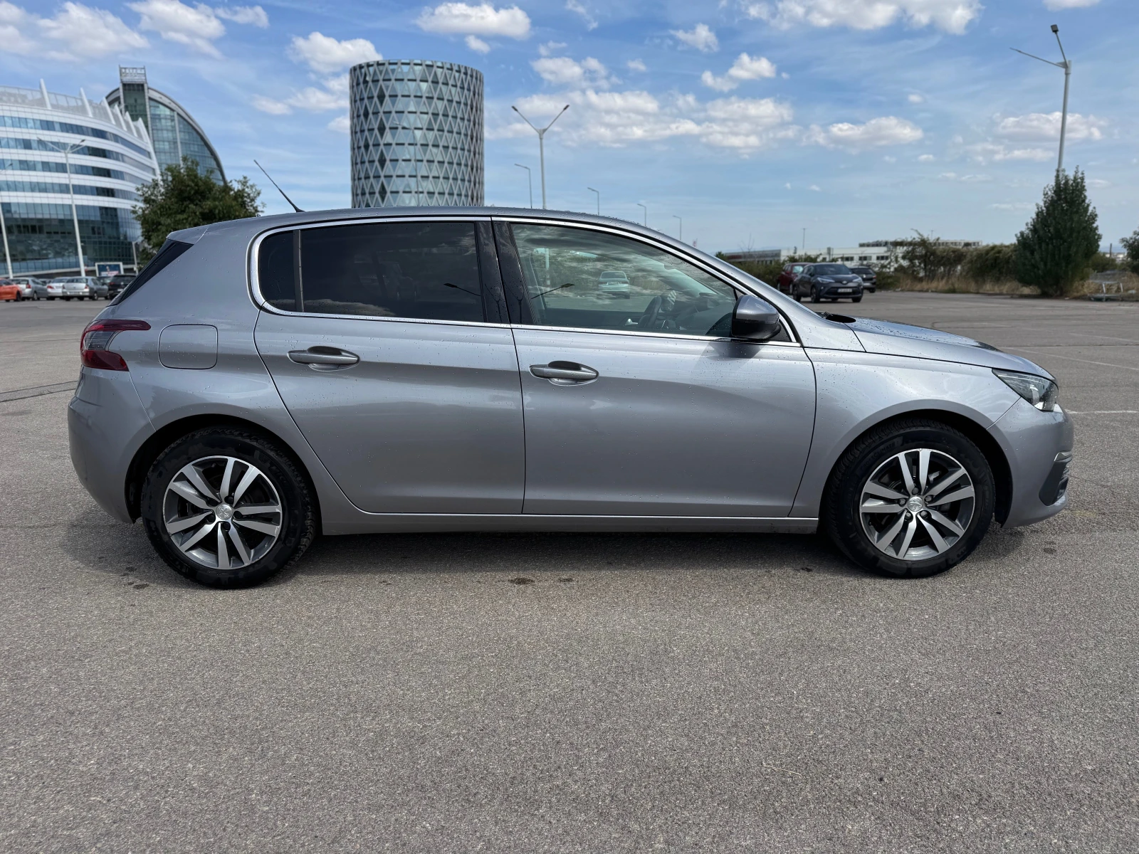 Peugeot 308 GTline-1.2iT-131-AUTO8-NAVI-2020 - изображение 4