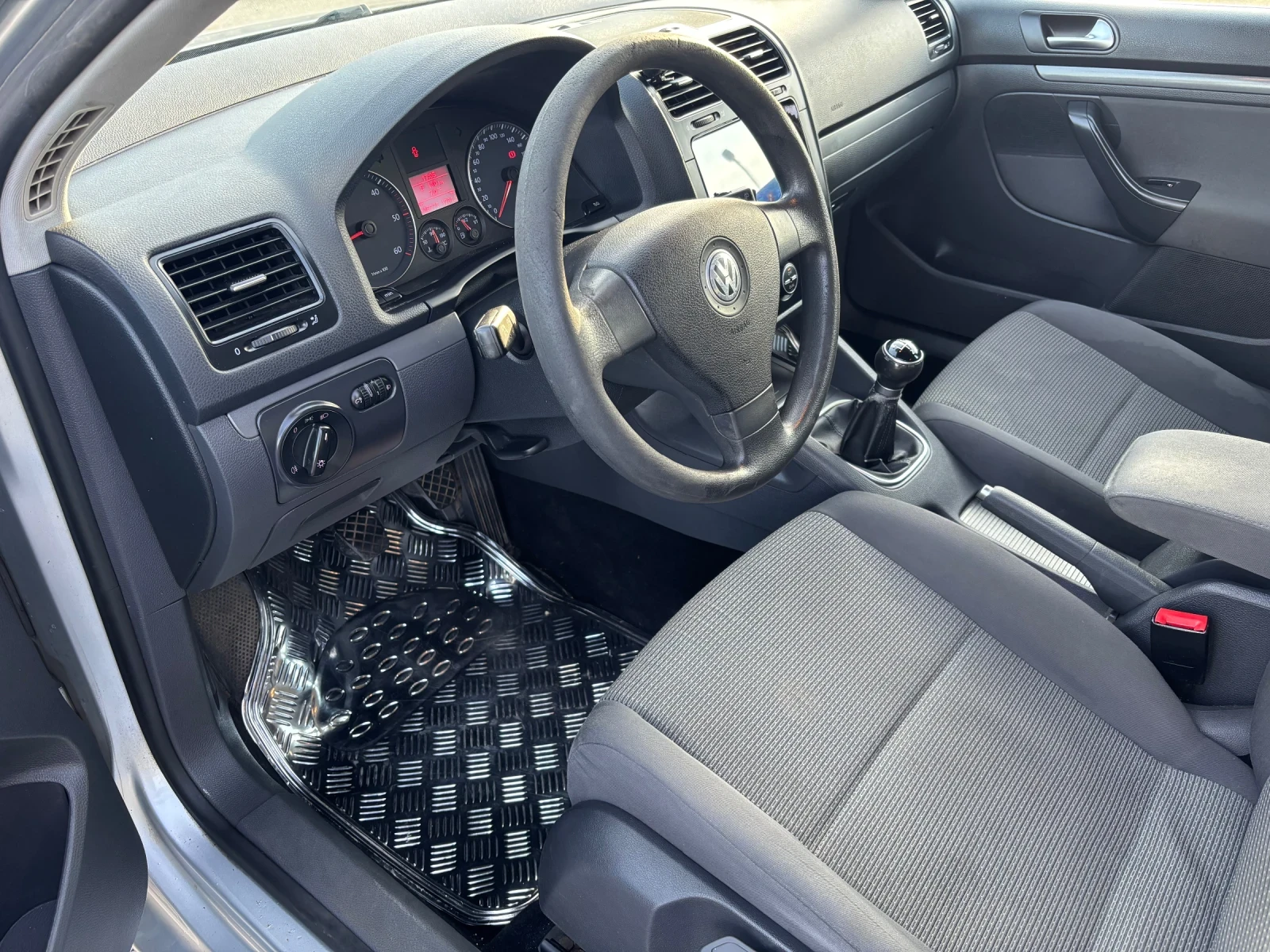 VW Golf 1.9tdi, снимка 9 - Автомобили и джипове - 53864494