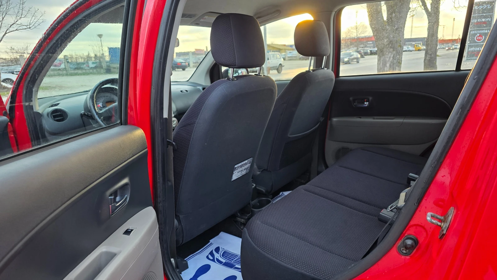 Daihatsu Sirion БЕЗУПРЕЧНА , снимка 8 - Автомобили и джипове - 54140230