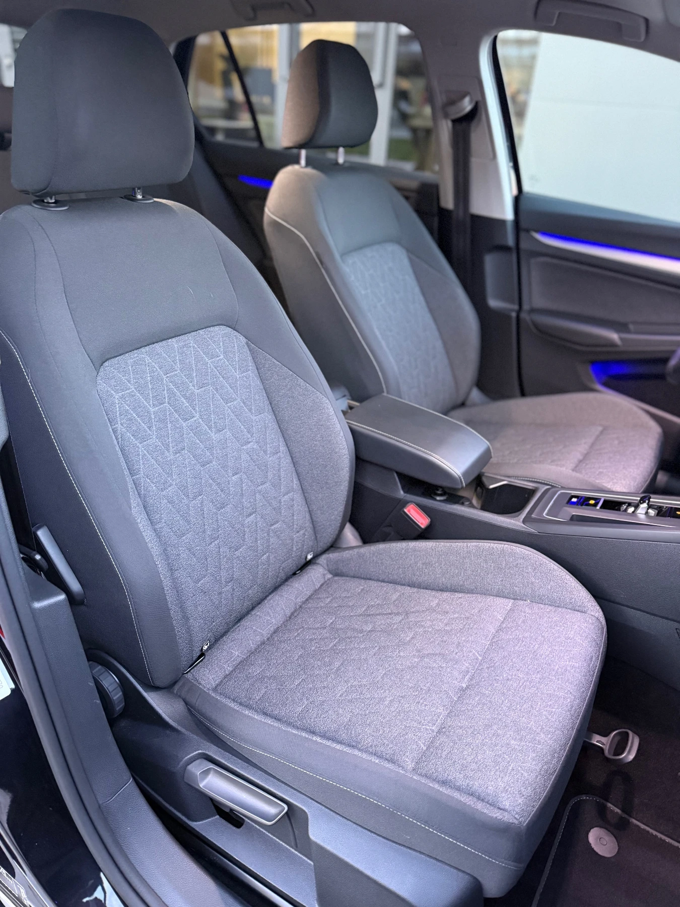 VW Golf 2.0 TDI, снимка 9 - Автомобили и джипове - 54254232