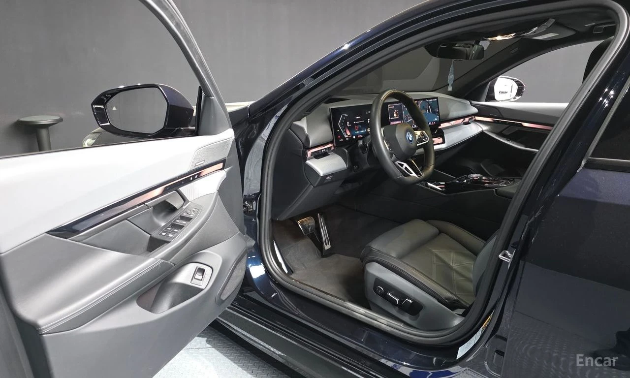 BMW i5 * eDrive40* M-SPORT* �������* ���������* ��������* | Mobile.bg � ����������� 10