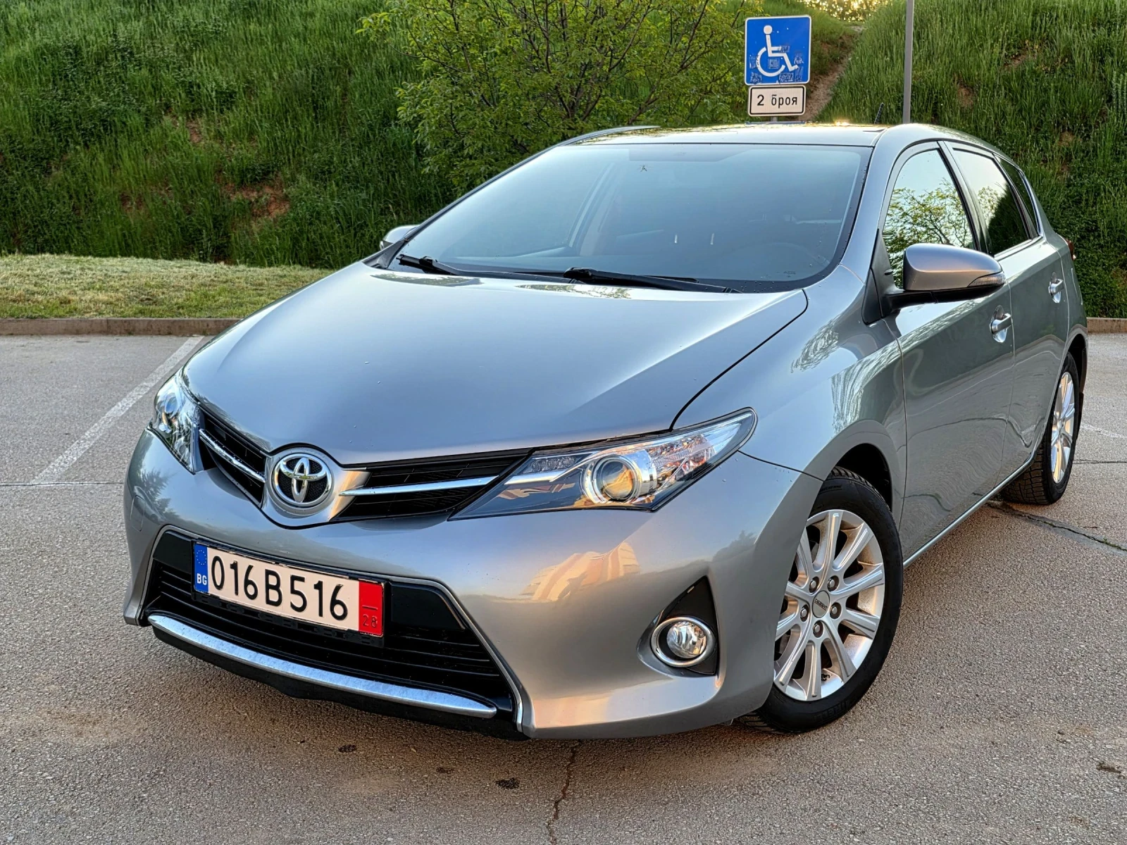 Toyota Auris 144000км, Панорама, Камера, Навигация 