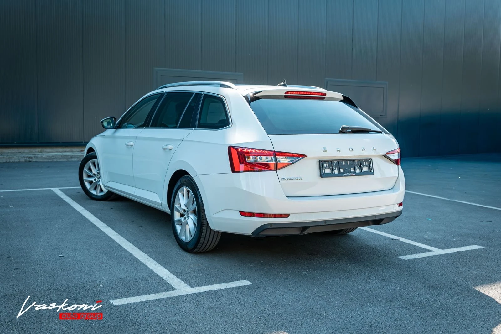 Skoda Superb 2.0 TDI Facelift Virtual Navi, снимка 3 - Автомобили и джипове - 54688899