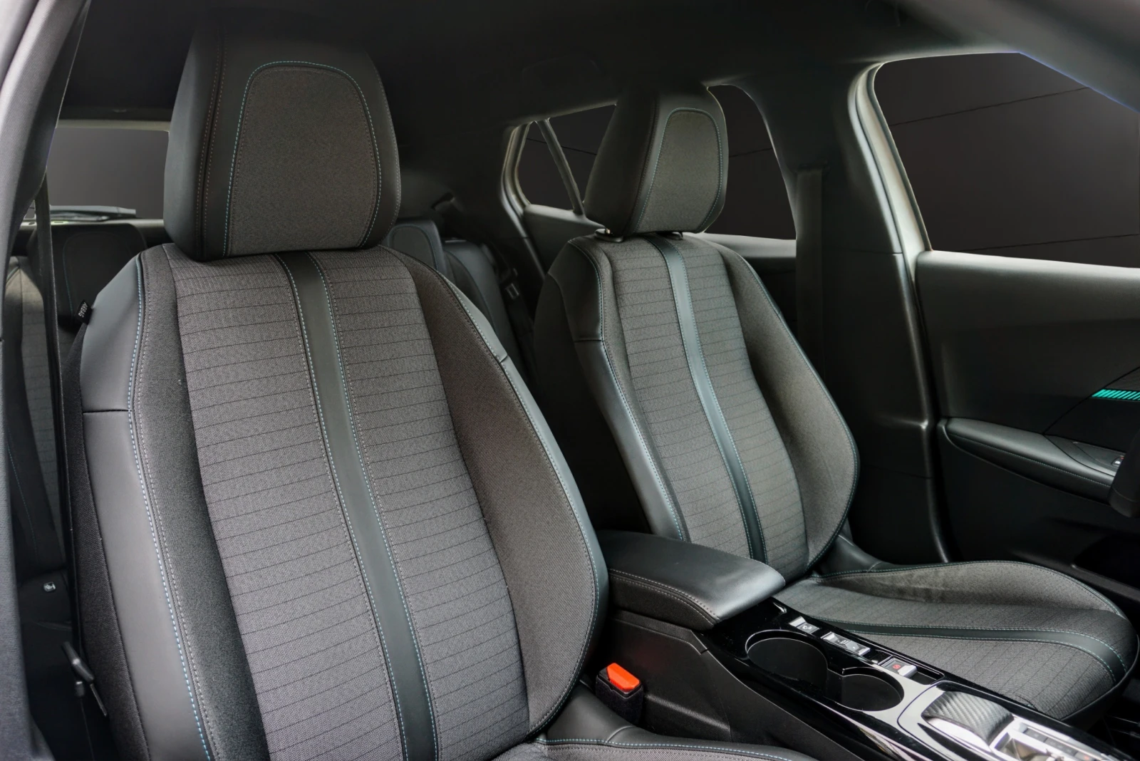 Peugeot 2008 1.5BLUEHDI ALLURE, снимка 12 - Автомобили и джипове - 55153832