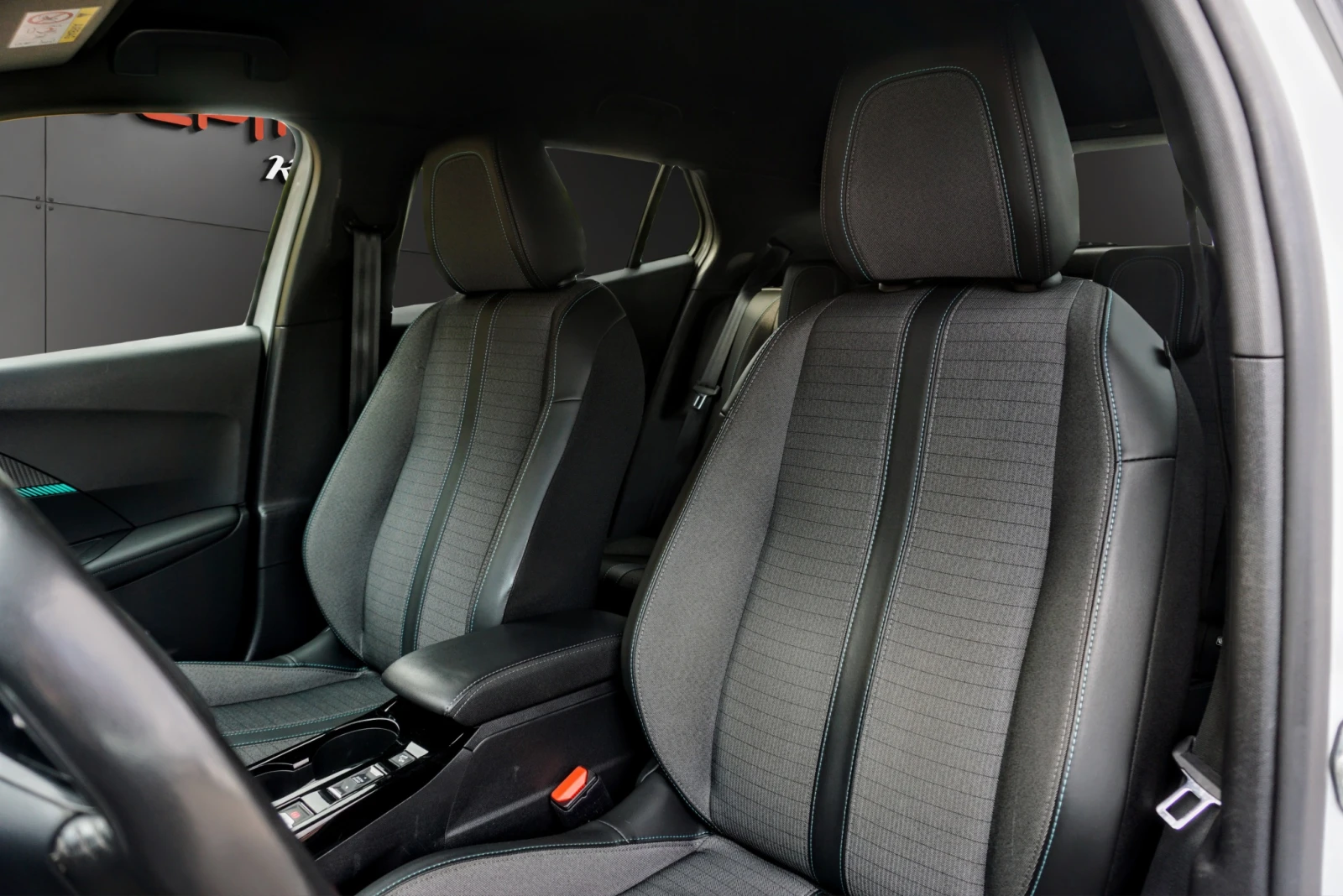 Peugeot 2008 1.5BLUEHDI ALLURE, снимка 9 - Автомобили и джипове - 55153832