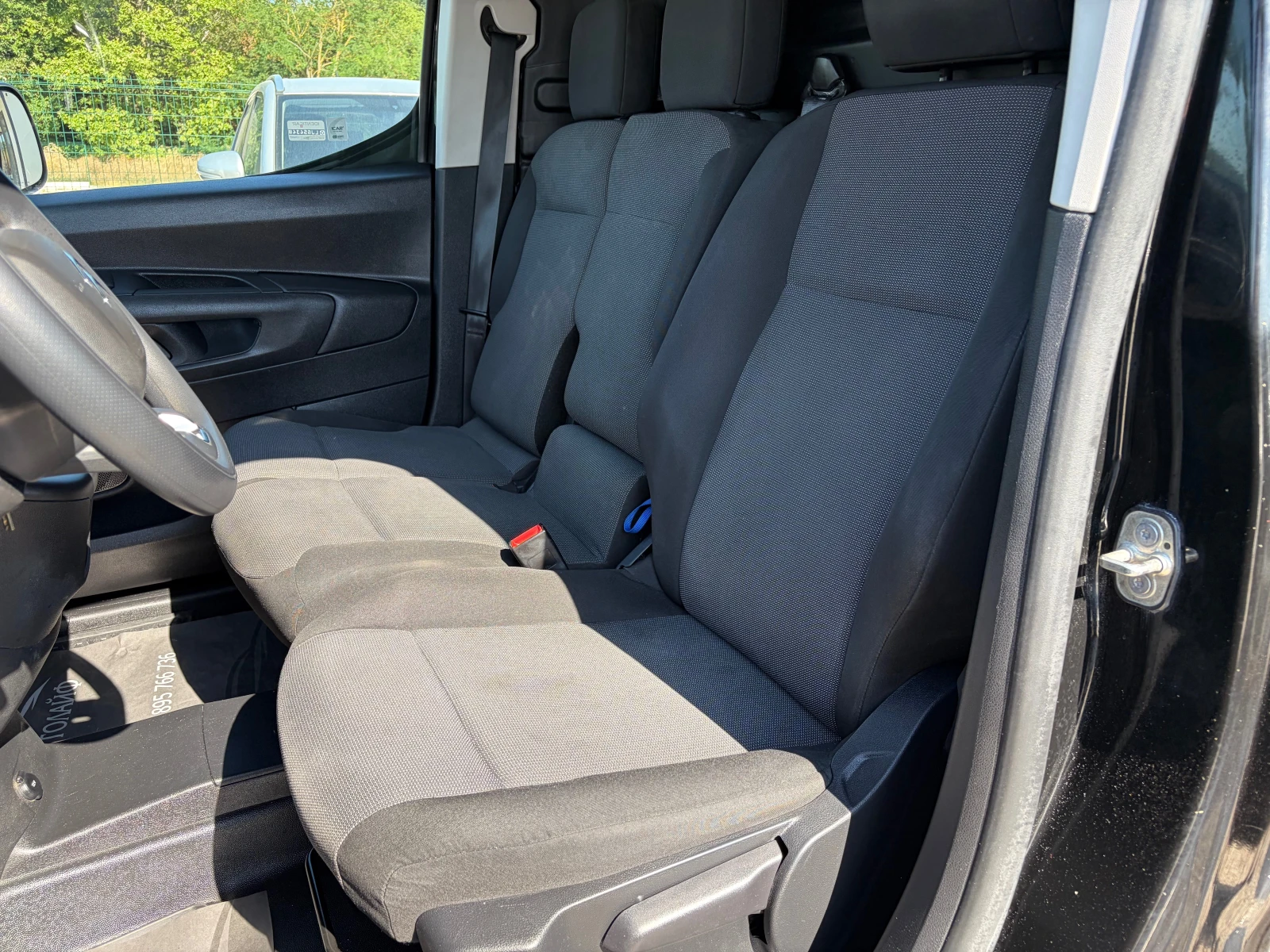 Citroen Berlingo 1.5BLUEHDI 130 EAT8 SES VAN M CLUB(96 KW), снимка 11 - Автомобили и джипове - 55500346