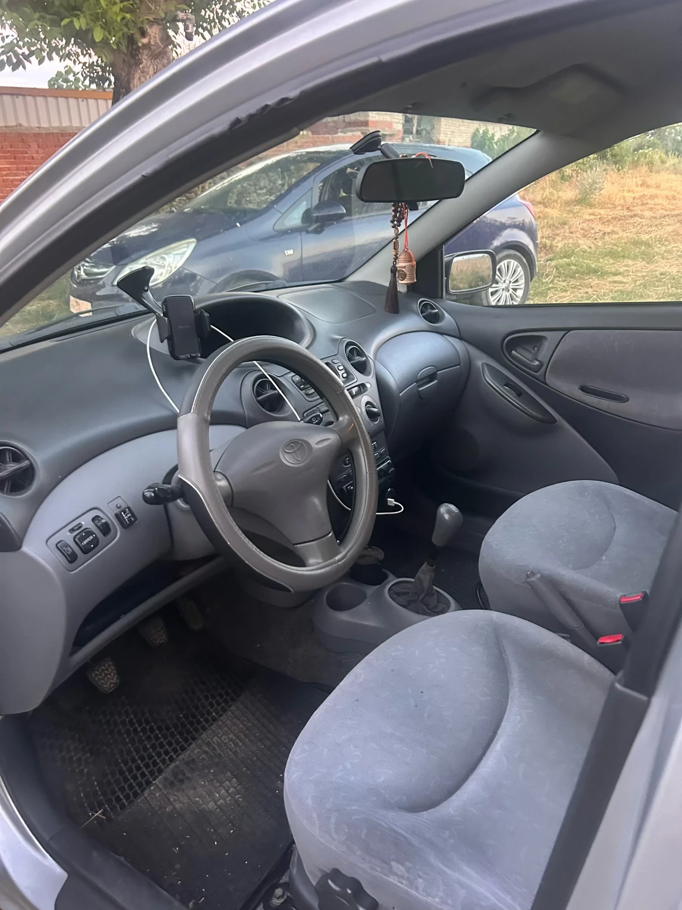 Toyota Yaris 1.0, снимка 8 - Автомобили и джипове - 55652856