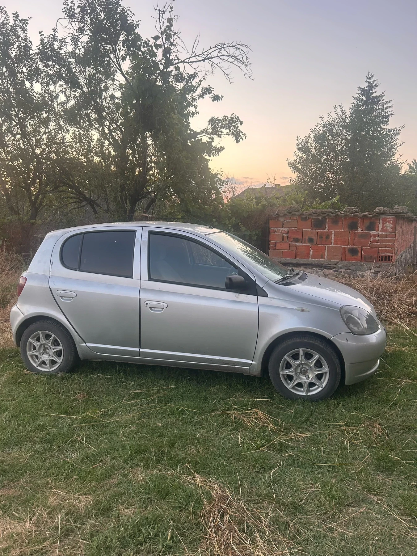 Toyota Yaris 1.0, снимка 6 - Автомобили и джипове - 55652856