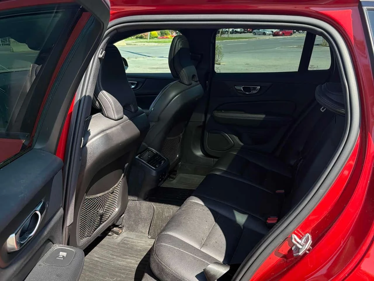 Volvo V60 R Design  CARFAX, снимка 16 - Автомобили и джипове - 55836144