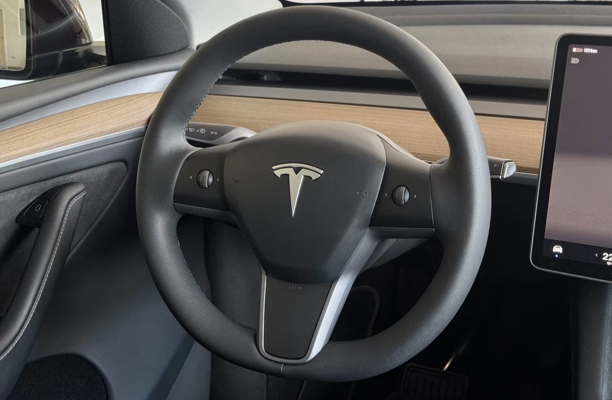 Tesla Model Y Long Range RWD, снимка 6 - Автомобили и джипове - 56184315