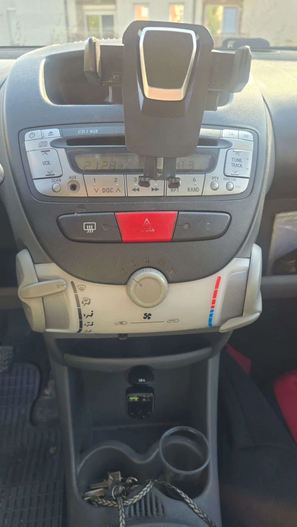 Toyota Aygo 1.0i klimatik, снимка 9 - Автомобили и джипове - 56250280