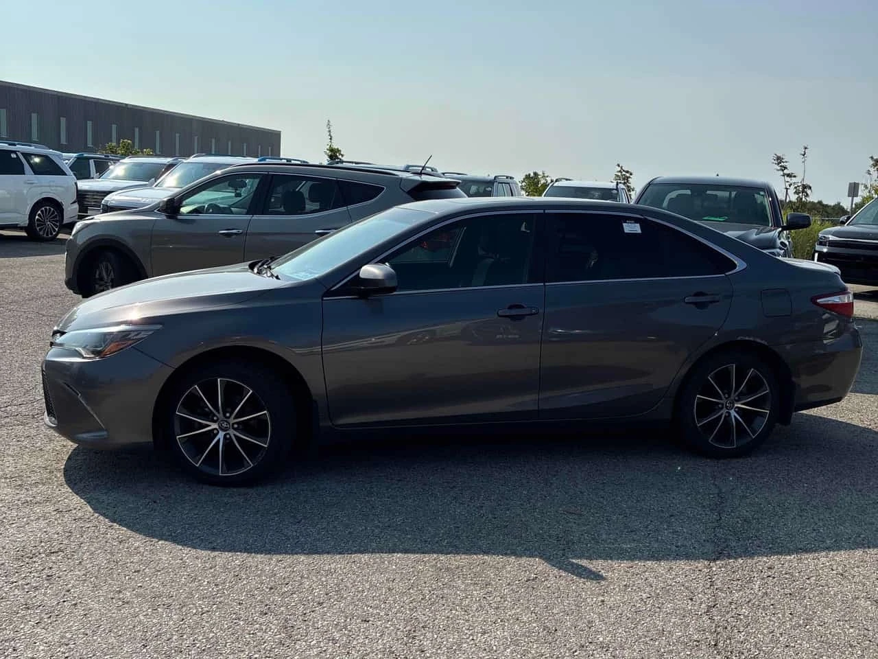Toyota Camry  I4 Auto XSE / Carfax / Автокредит , снимка 2 - Автомобили и джипове - 56252761