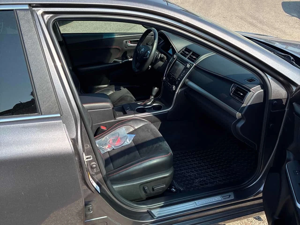 Toyota Camry  I4 Auto XSE / Carfax / Автокредит , снимка 10 - Автомобили и джипове - 56252761