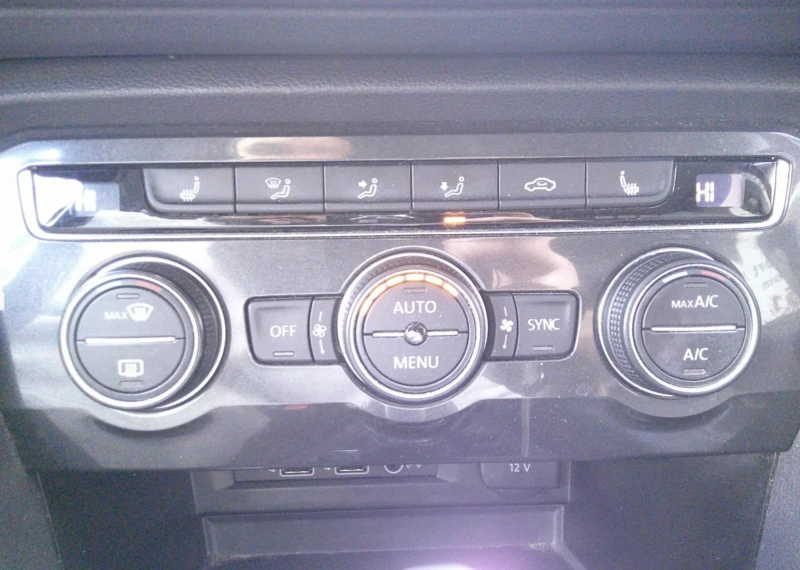 VW Tiguan 4MOTION АВТОКРЕДИТ, снимка 15 - Автомобили и джипове - 52640852