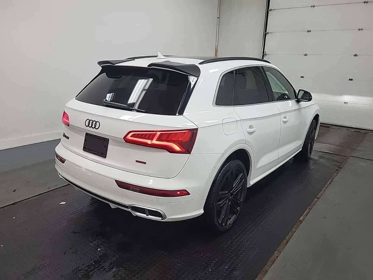 Audi SQ5  PROGRESSIV | LED | PANO | MEMORY | АВТОКРЕДИТ , снимка 3 - Автомобили и джипове - 54680598