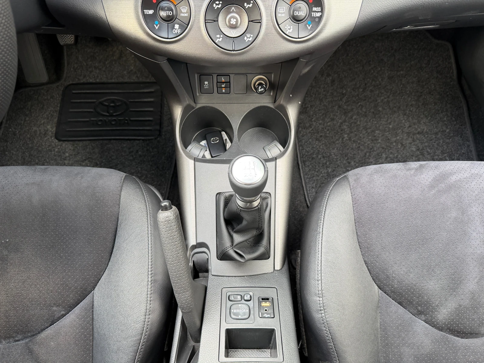 Toyota Rav4 2.2D-4D 4WD Euro5B, снимка 13 - Автомобили и джипове - 54793973