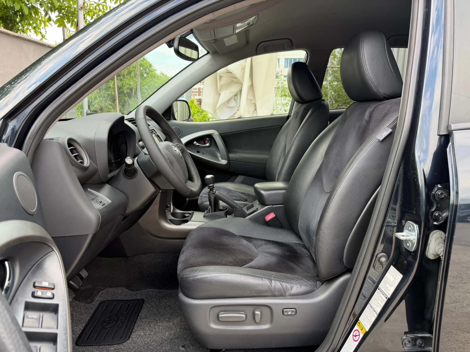 Toyota Rav4 2.2D-4D 4WD Euro5B, снимка 8 - Автомобили и джипове - 54793973