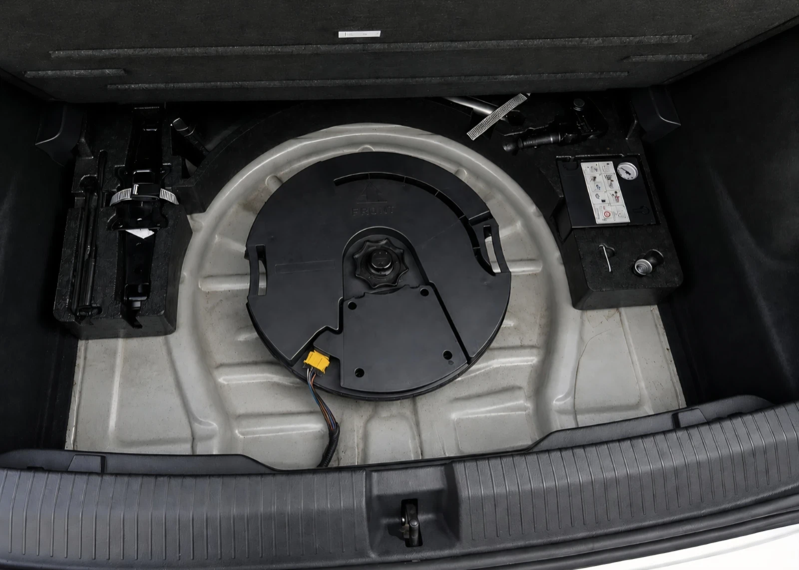 VW T-Roc 2.0 TDI/DSG/4x4/ACC/PANO, снимка 17 - Автомобили и джипове - 54965101