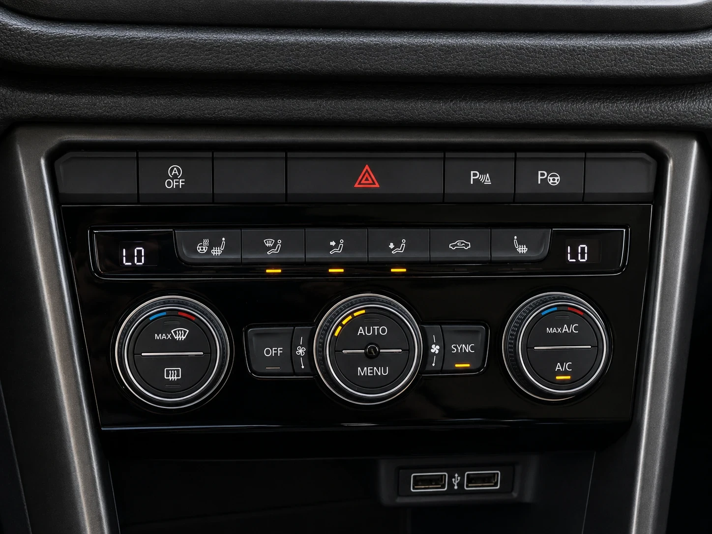 VW T-Roc 2.0 TDI/DSG/4x4/ACC/PANO, снимка 14 - Автомобили и джипове - 54965101