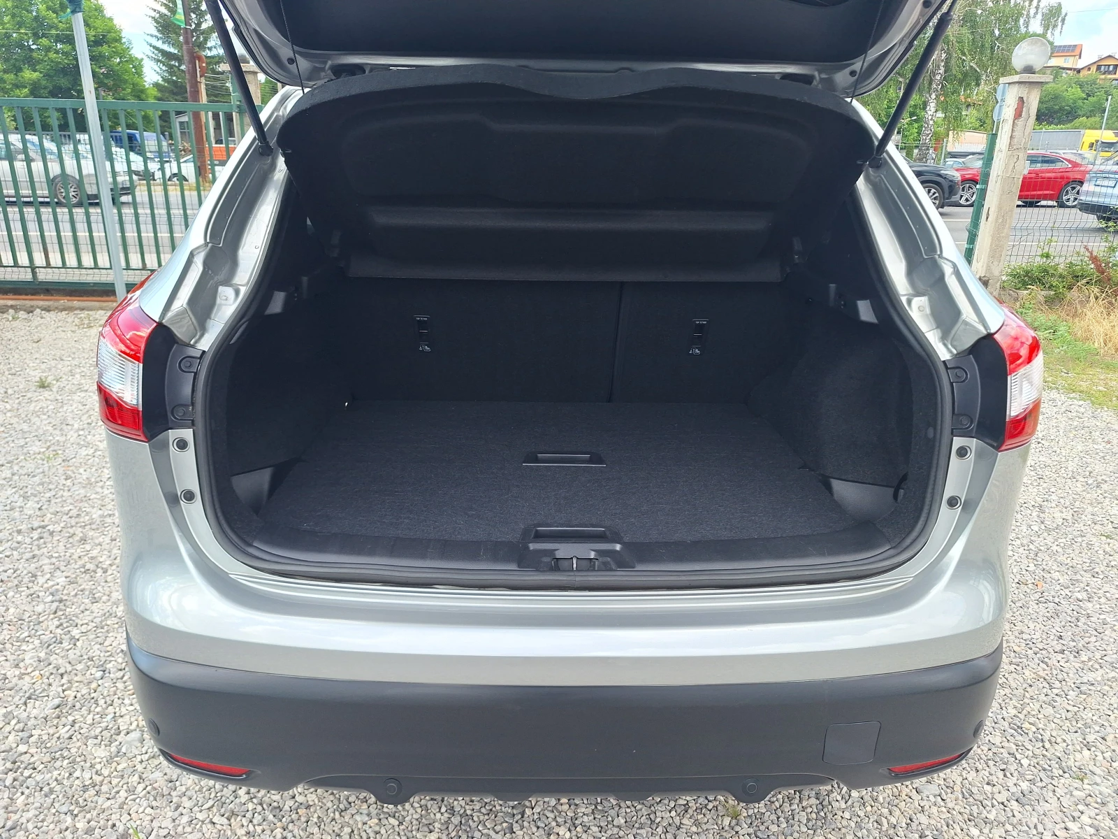 Nissan Qashqai 1.6 dci 131кs Tekna Navi Panorama 360 Kamera!, снимка 9 - Автомобили и джипове - 55165325