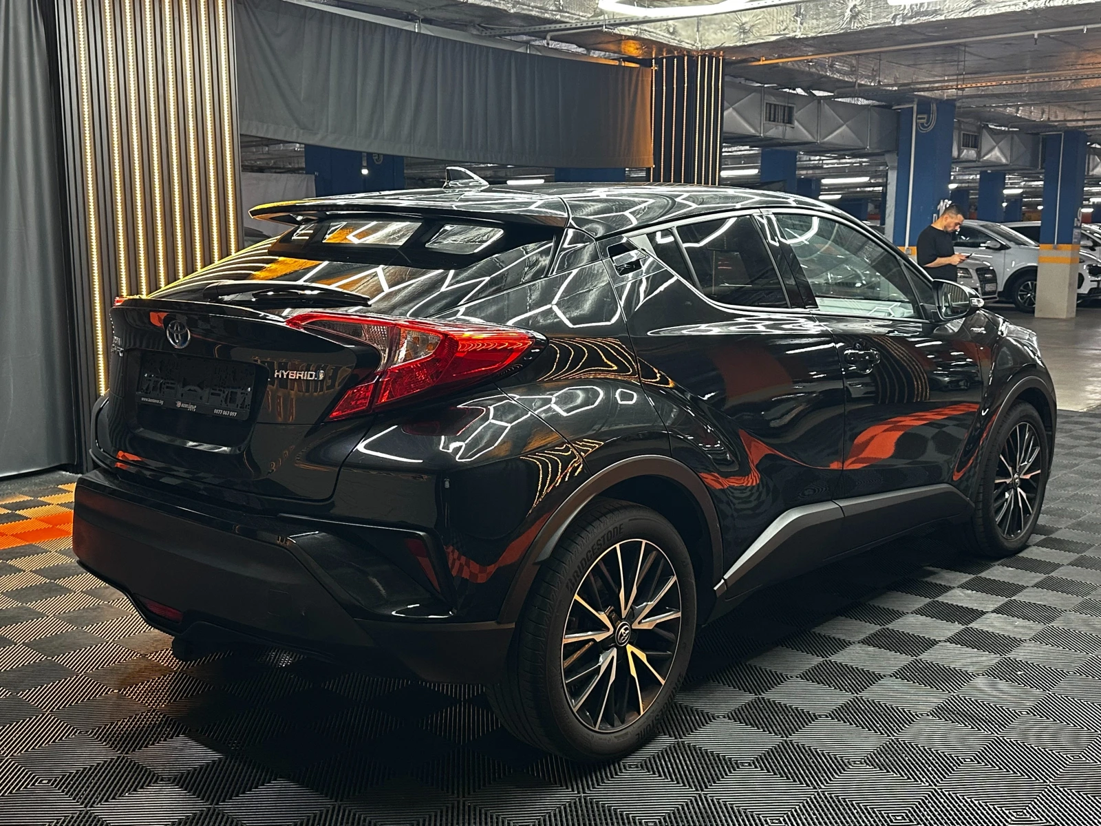 Toyota C-HR 1.8 Hybrid Edition, снимка 5 - Автомобили и джипове - 55623752