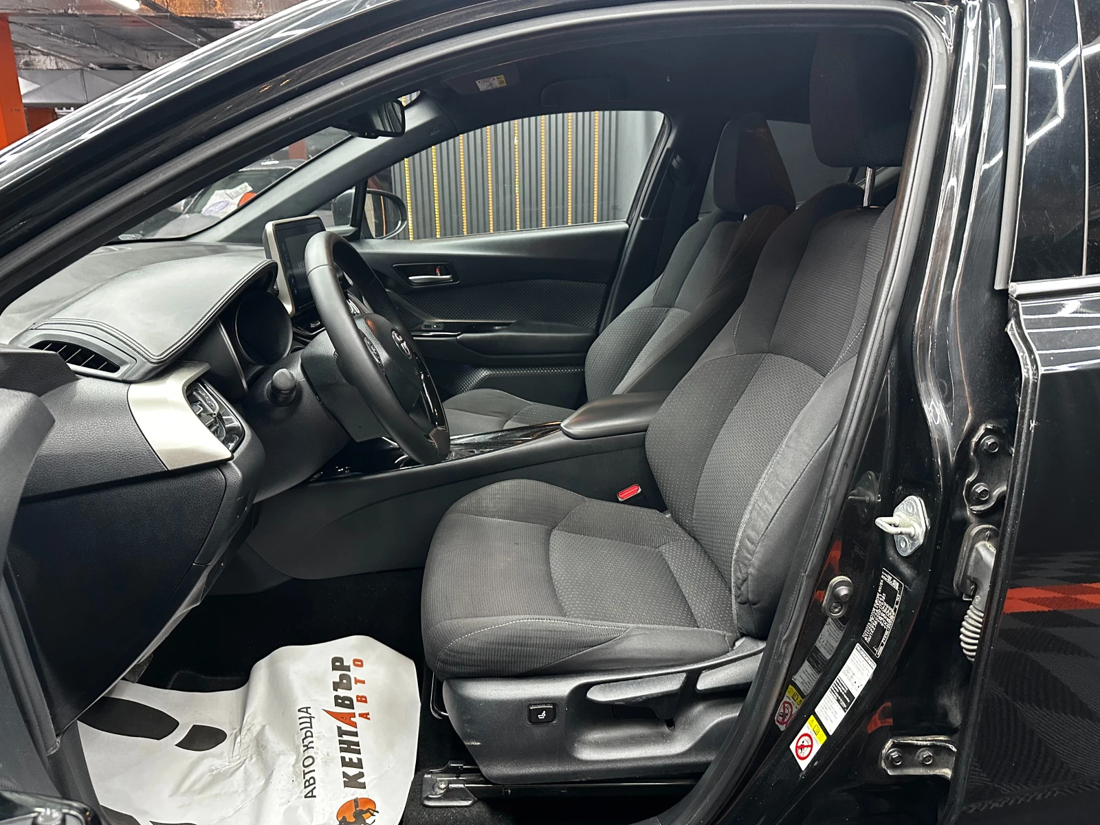 Toyota C-HR 1.8 Hybrid Edition, снимка 9 - Автомобили и джипове - 55623752
