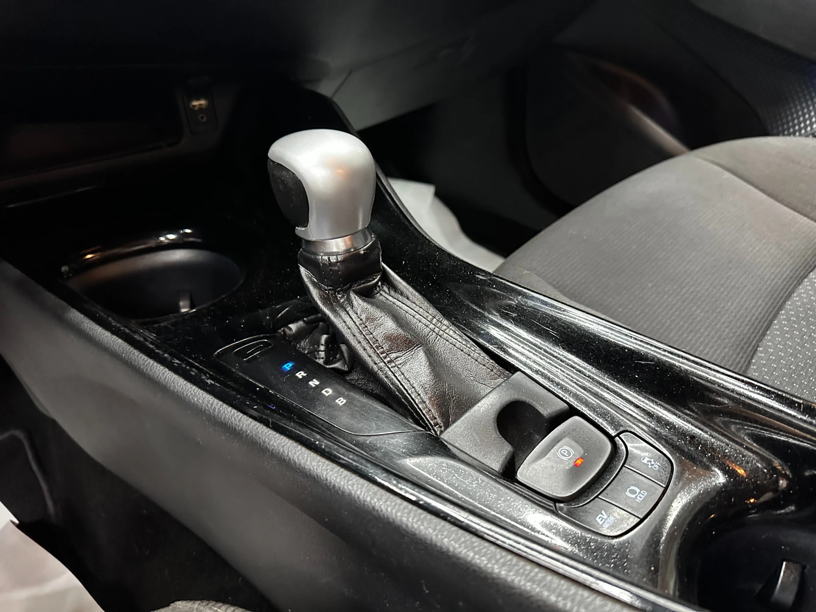 Toyota C-HR 1.8 Hybrid Edition, снимка 12 - Автомобили и джипове - 55623752