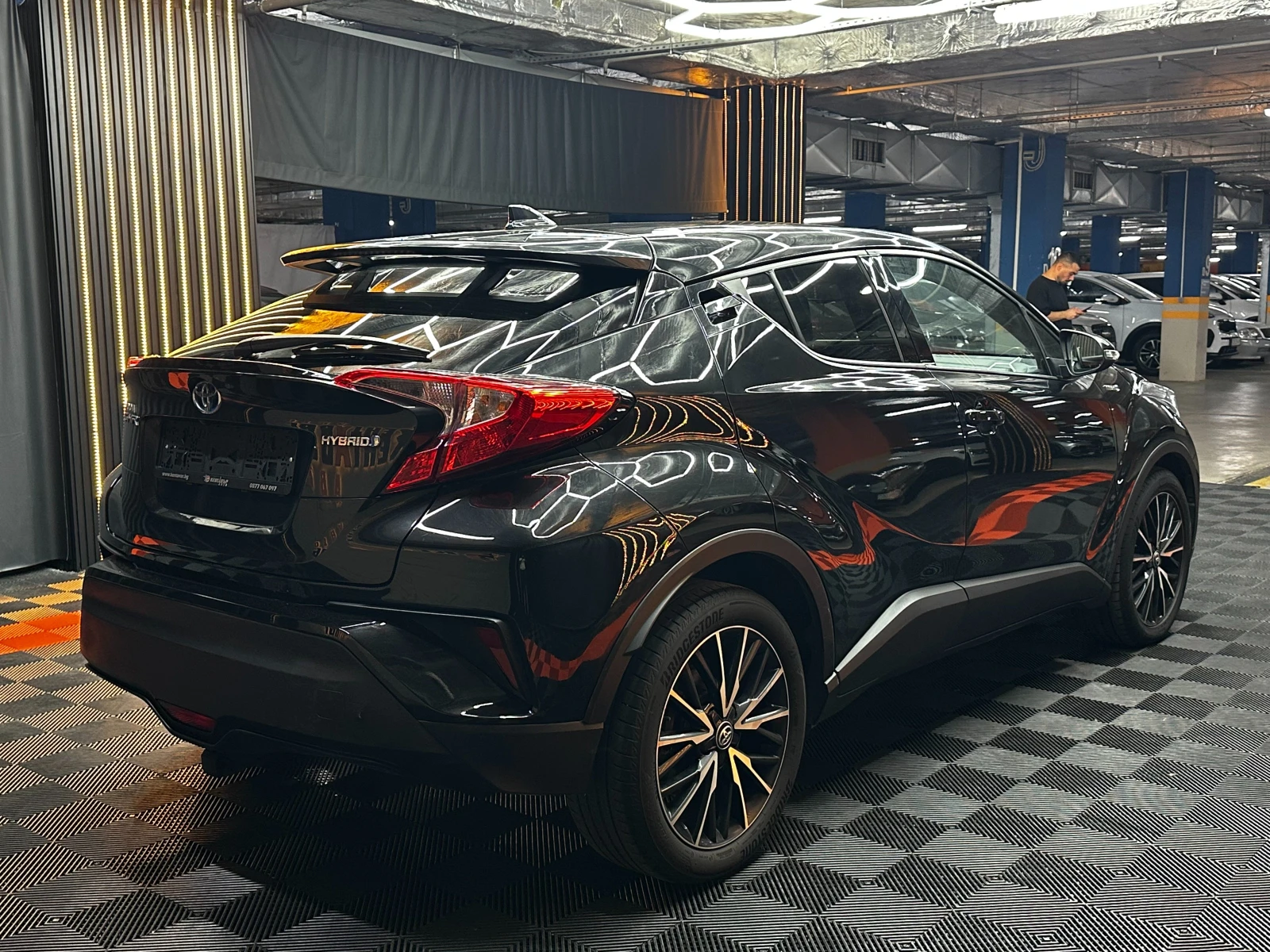 Toyota C-HR 1.8 Hybrid Edition, снимка 4 - Автомобили и джипове - 55623752