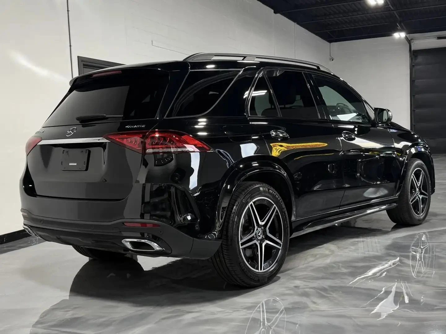 Mercedes-Benz GLE 350 AMG PK* BURMASTER* PANO* KEYLESS* NIGHT PK* КРАЙНА, снимка 4 - Автомобили и джипове - 56117229