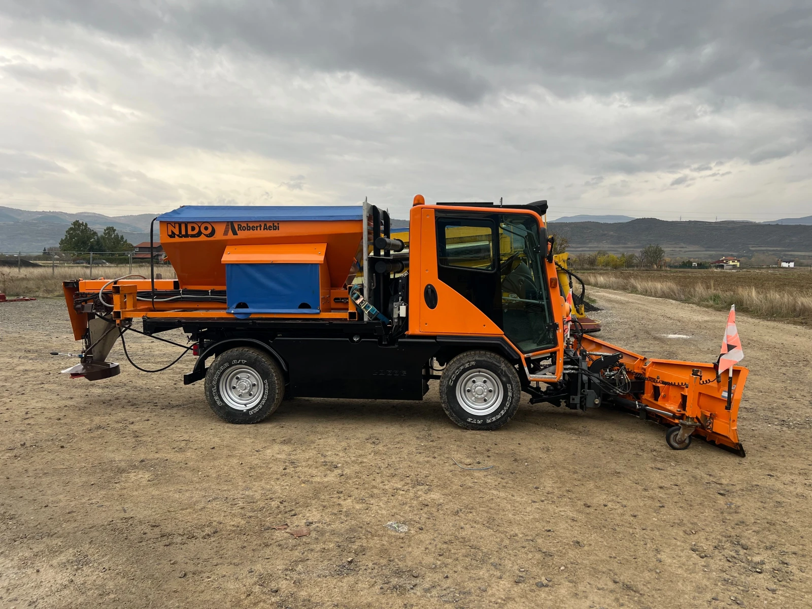 Mercedes-Benz UNIMOG LADOG T 1250 - изображение 2