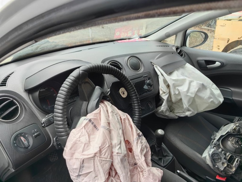 Seat Ibiza 1.2I, снимка 5 - Автомобили и джипове - 43395736