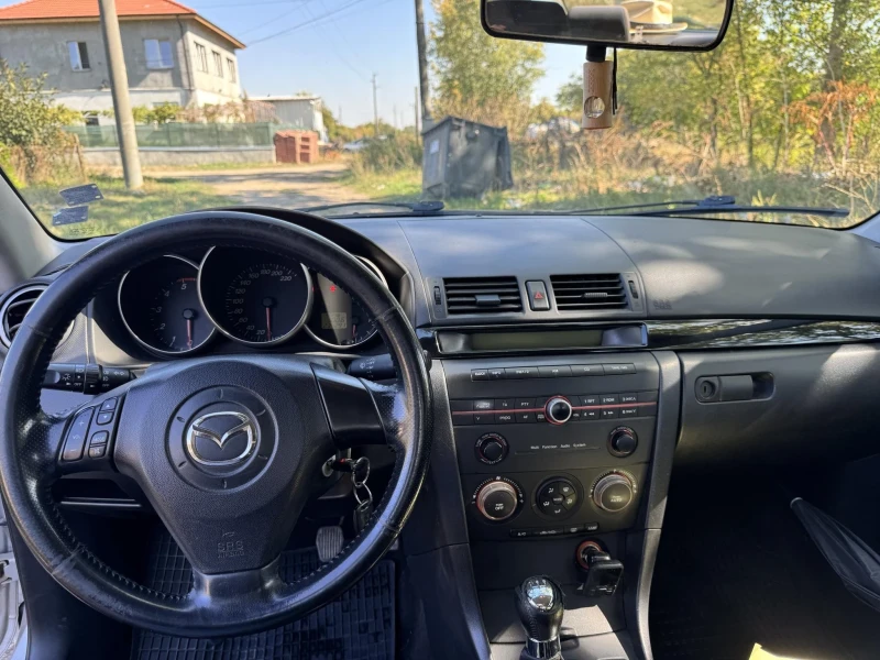 Mazda 3 1.6d седан , снимка 9 - Автомобили и джипове - 47385832