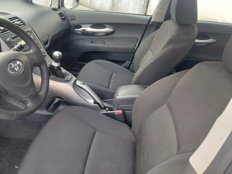 Toyota Auris 1.4 D4D 90кс, снимка 10 - Автомобили и джипове - 48522449