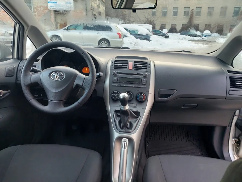 Toyota Auris 1.4 D4D 90кс, снимка 9 - Автомобили и джипове - 48522449