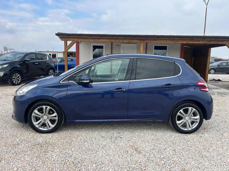 Peugeot 208 * Allure* Панорама* LED* Сервизна Книжка* , снимка 5 - Автомобили и джипове - 49221546