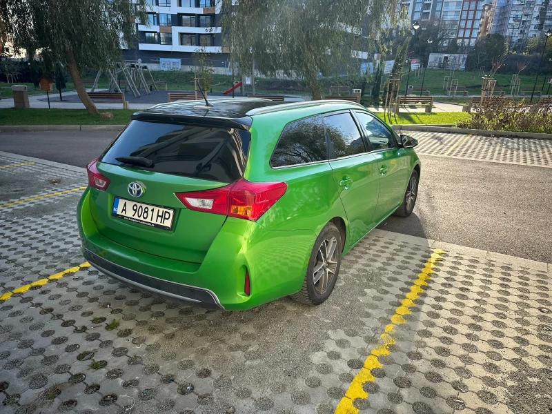 Toyota Auris 1.8 Hybrid + Газ, снимка 4 - Автомобили и джипове - 52631363