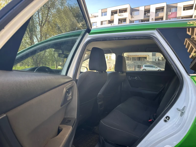 Toyota Auris 1.8 Hybrid + Газ, снимка 7 - Автомобили и джипове - 52631363