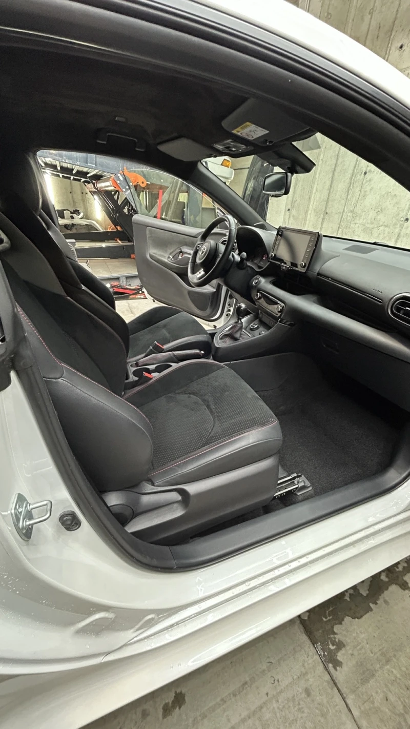 Toyota Yaris GR Perfornance Carbone, снимка 4 - Автомобили и джипове - 52735523