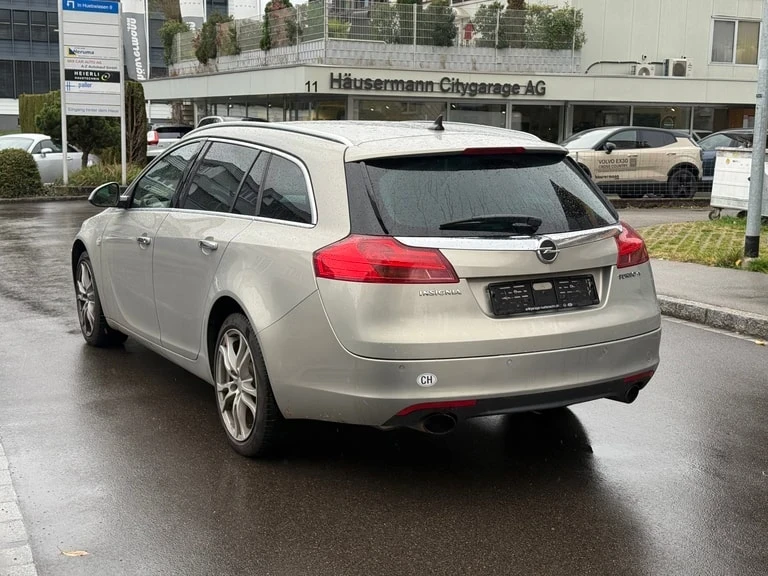 Opel Insignia 4x4 220kc  Automat, снимка 3 - Автомобили и джипове - 51052303