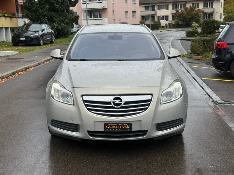 Opel Insignia 4x4 220kc  Automat, снимка 2 - Автомобили и джипове - 51052303