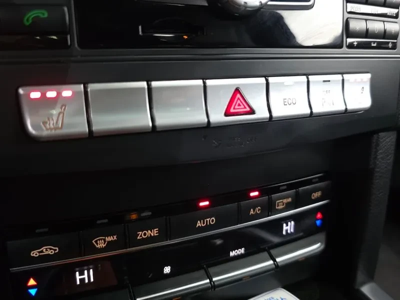 Mercedes-Benz E 250 4MATIC, снимка 16 - Автомобили и джипове - 53873831