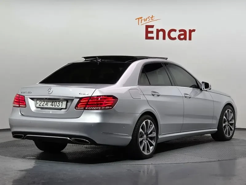 Mercedes-Benz E 250 4MATIC, снимка 2 - Автомобили и джипове - 53873831