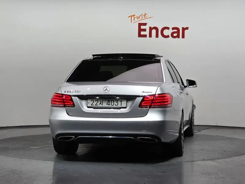 Mercedes-Benz E 250 4MATIC, снимка 4 - Автомобили и джипове - 53873831